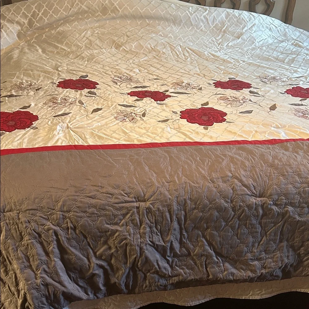 Floral queen comforter